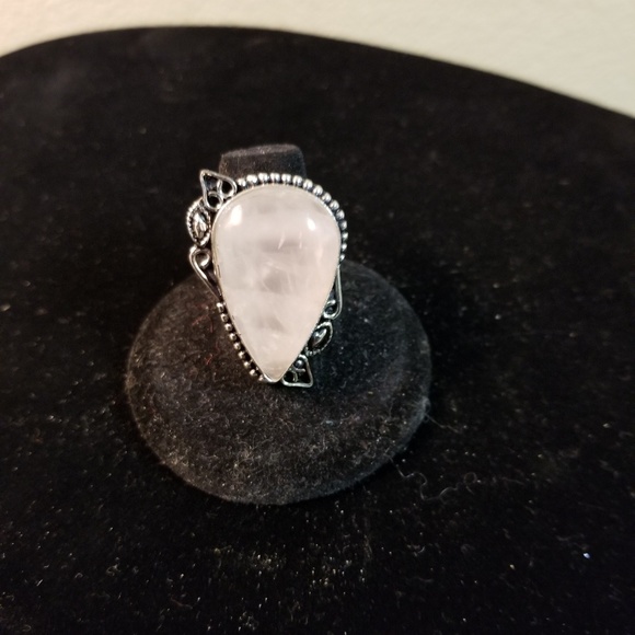 Jewelry - BEAUTIFUL RING NWOT